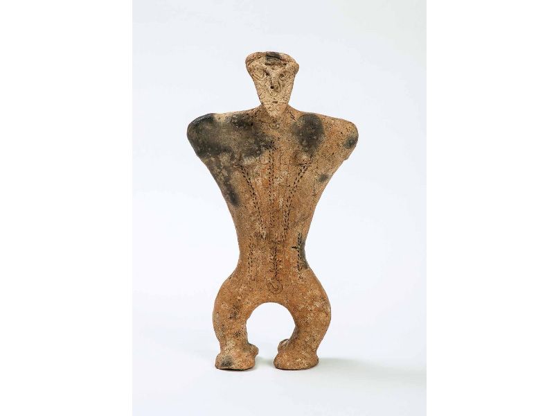 ひとり立ちする土偶(愛称:縄文くらら)